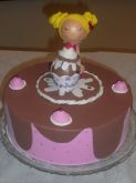 Bolo Cenográfico Menina Cupcake ( Aluguel )
